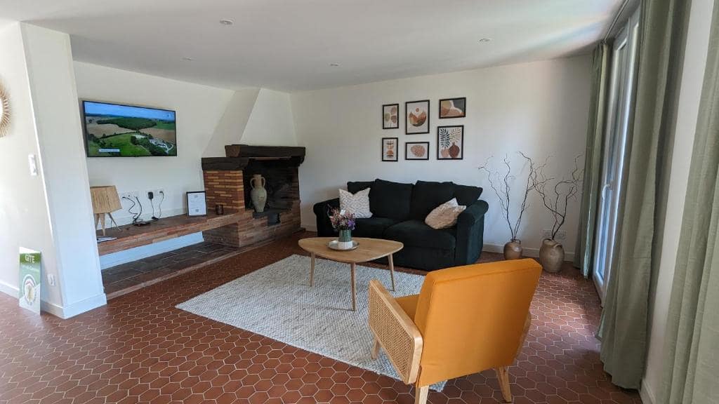 L'Aveyron depuis le jardin — © Maison au Bord de l'Aveyron